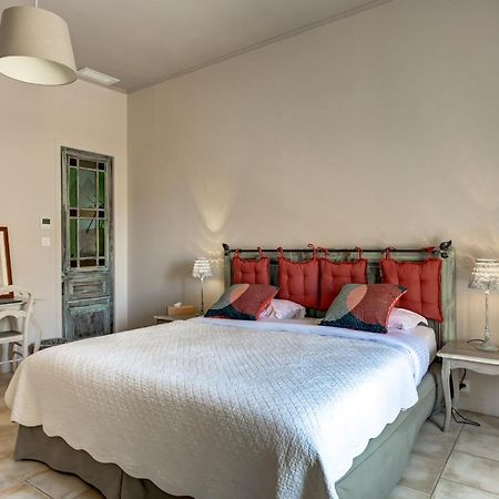 Mas Des Comtes De Provence Hotel Tarascon Bagian luar foto