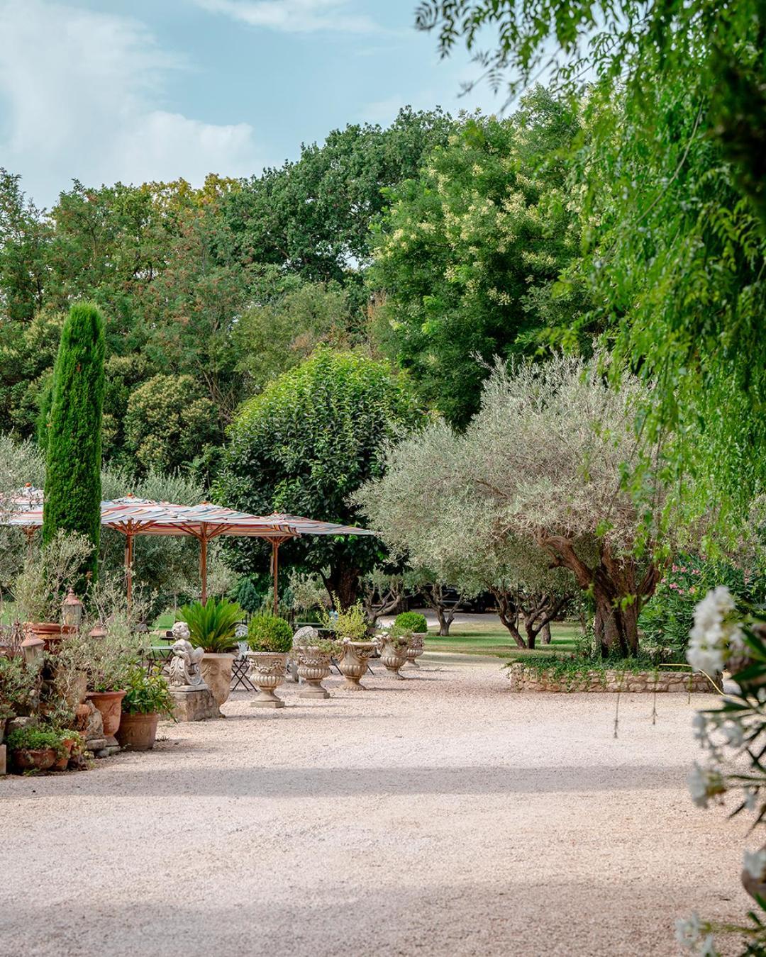Mas Des Comtes De Provence Hotel Tarascon Bagian luar foto