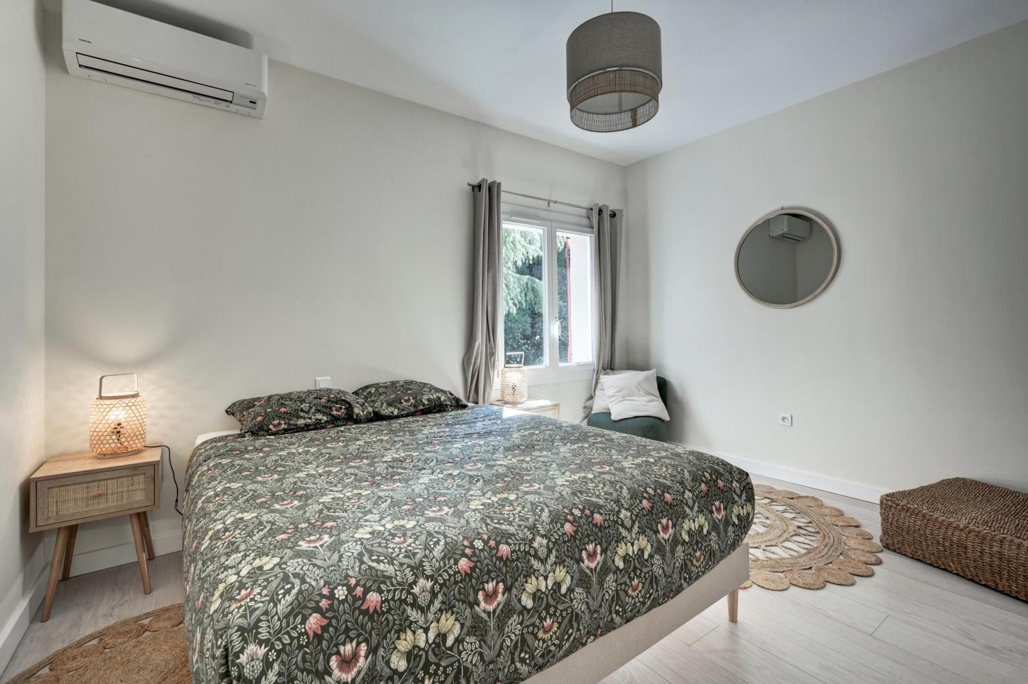 Mas Des Comtes De Provence Hotel Tarascon Bagian luar foto