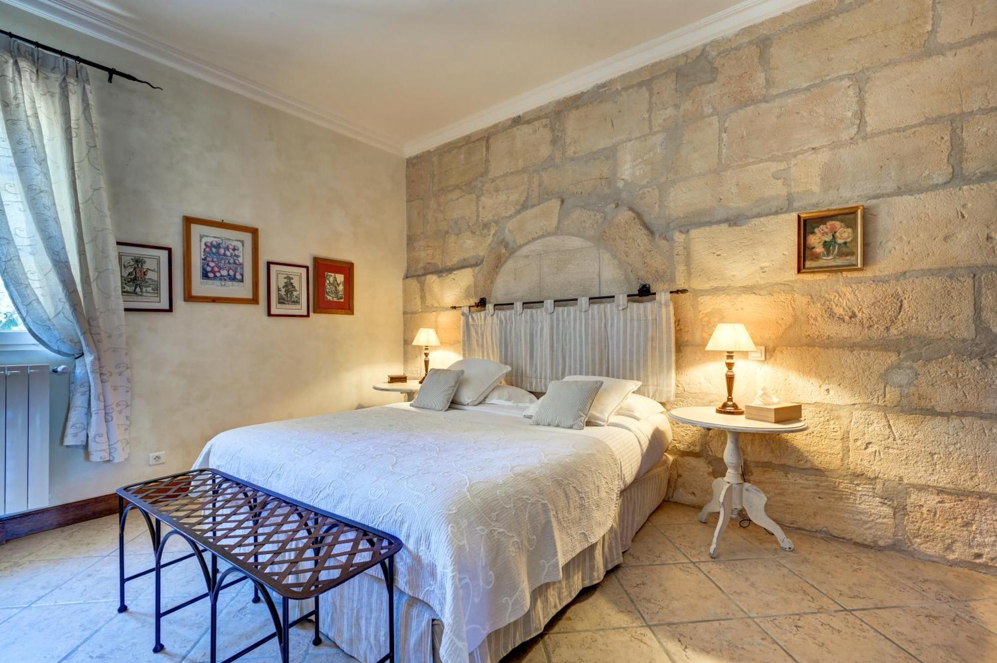 Mas Des Comtes De Provence Hotel Tarascon Bagian luar foto