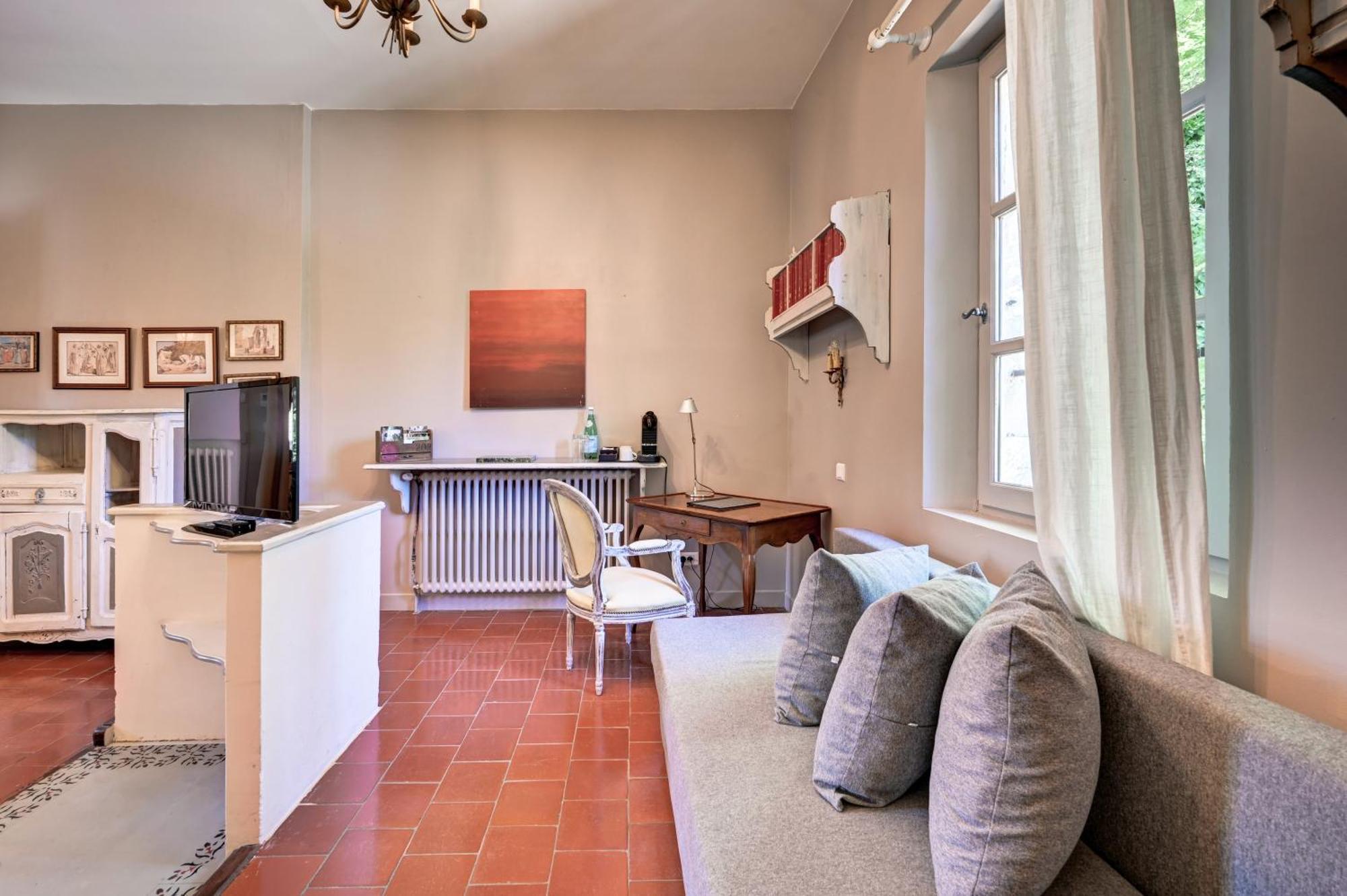 Mas Des Comtes De Provence Hotel Tarascon Bagian luar foto