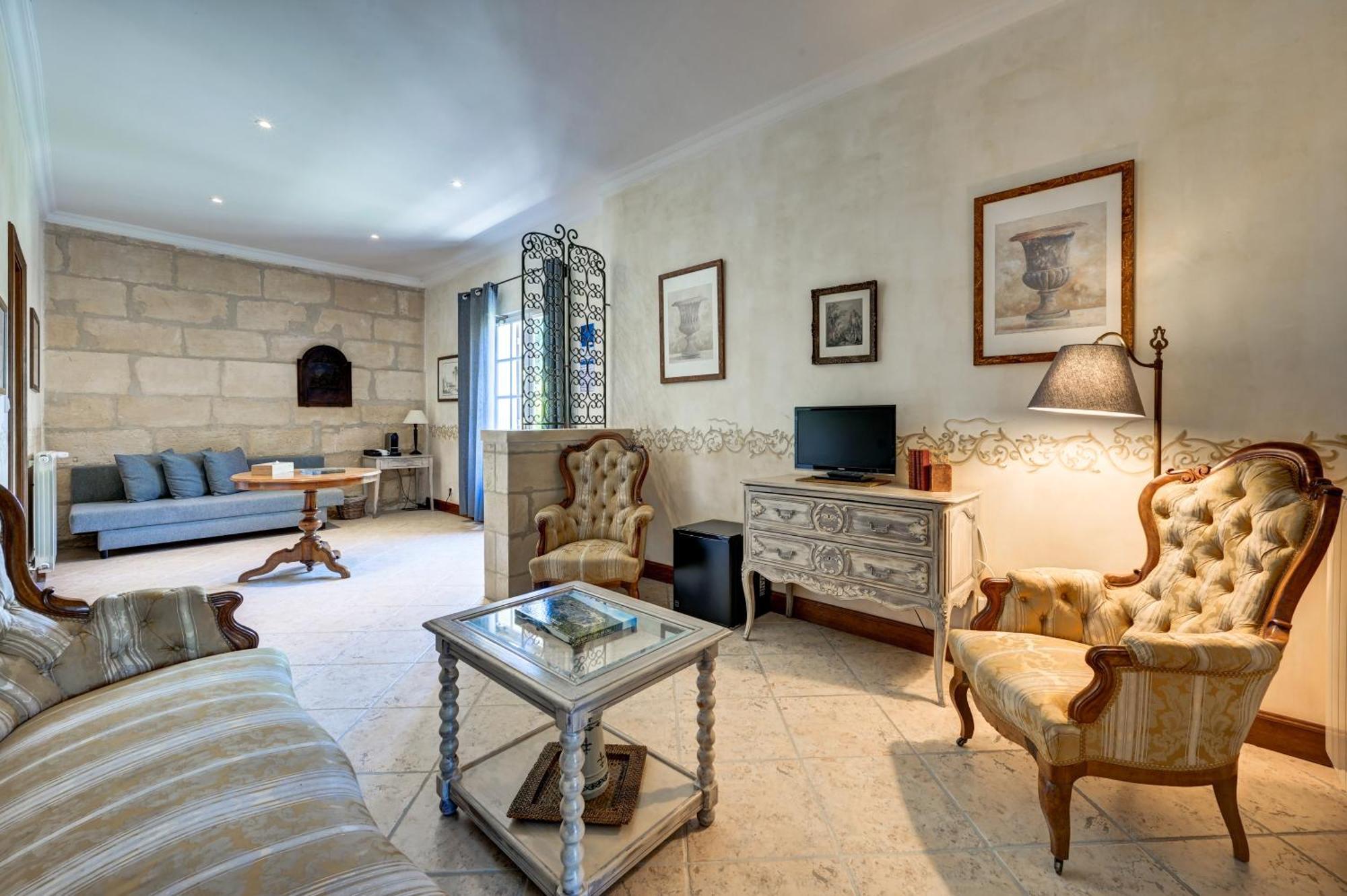 Mas Des Comtes De Provence Hotel Tarascon Bagian luar foto