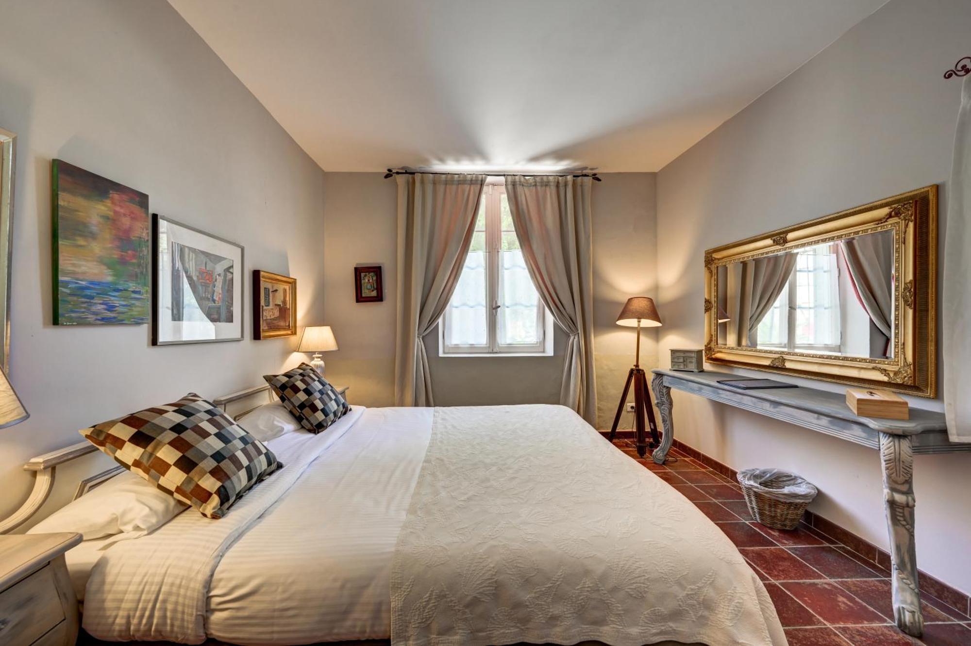Mas Des Comtes De Provence Hotel Tarascon Bagian luar foto