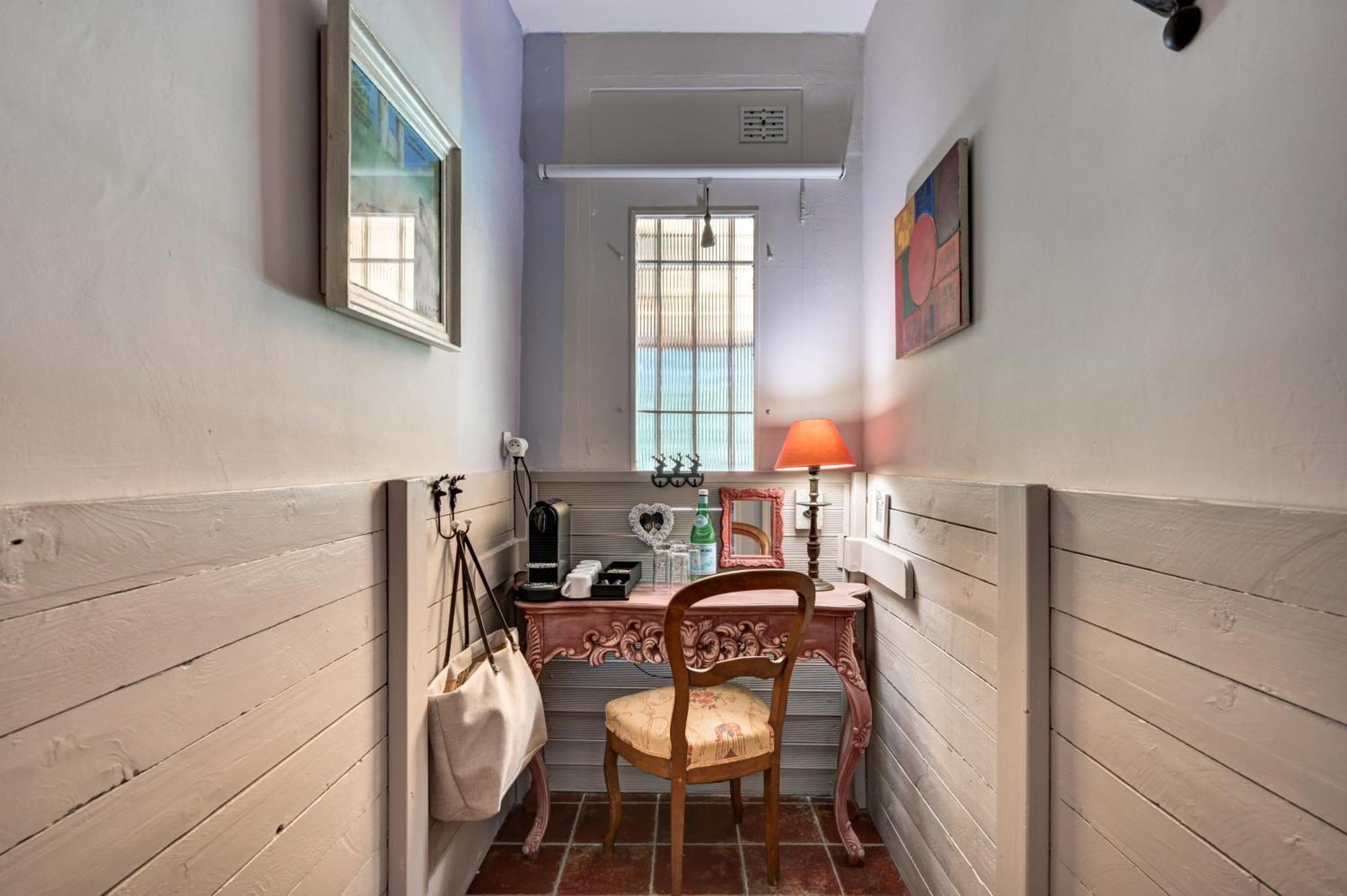 Mas Des Comtes De Provence Hotel Tarascon Bagian luar foto