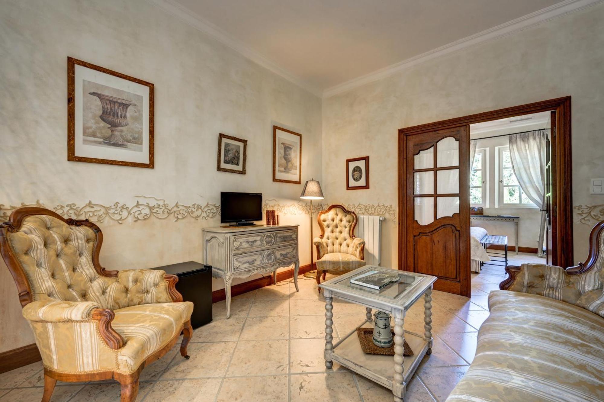 Mas Des Comtes De Provence Hotel Tarascon Bagian luar foto