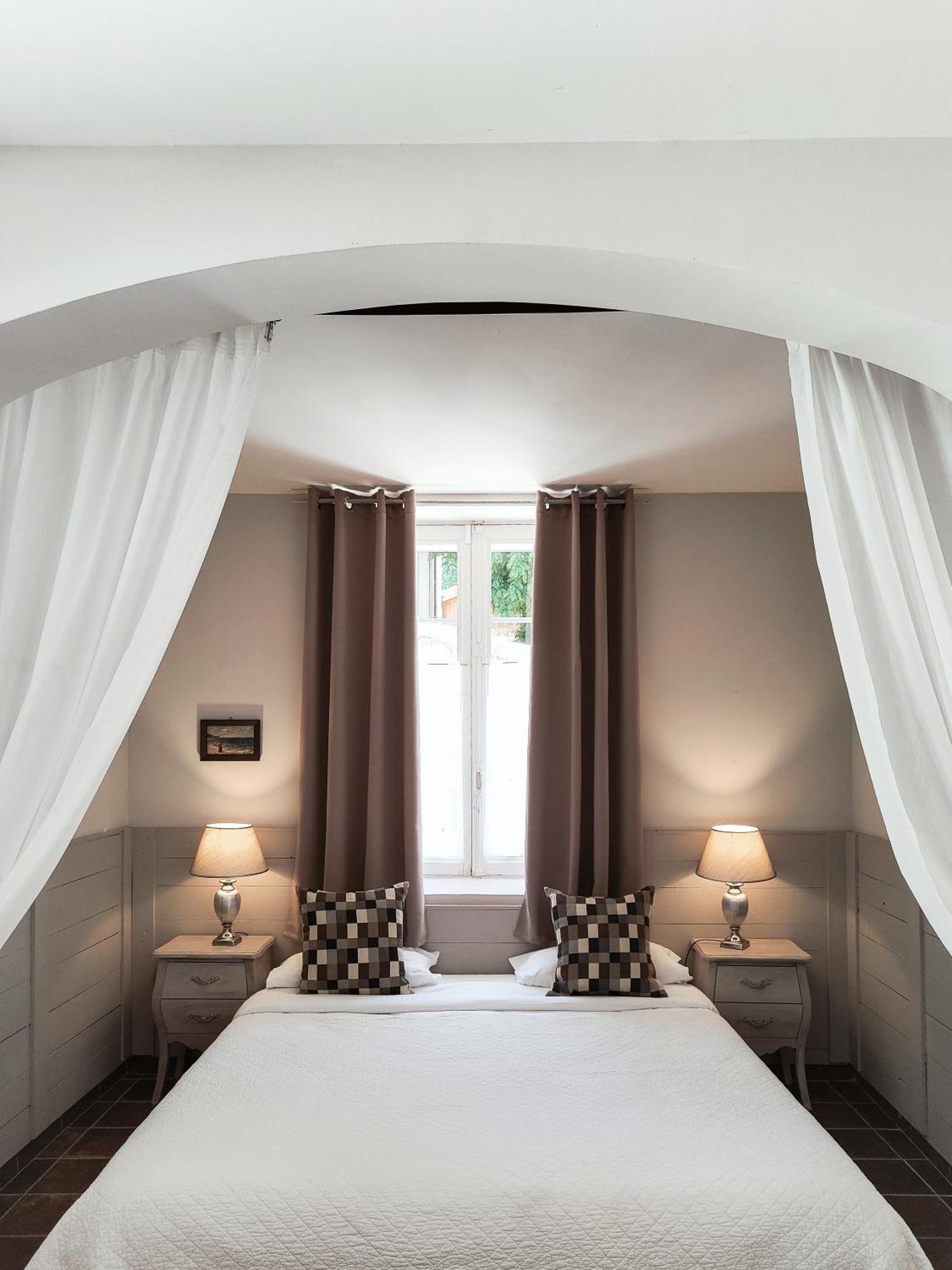 Mas Des Comtes De Provence Hotel Tarascon Bagian luar foto