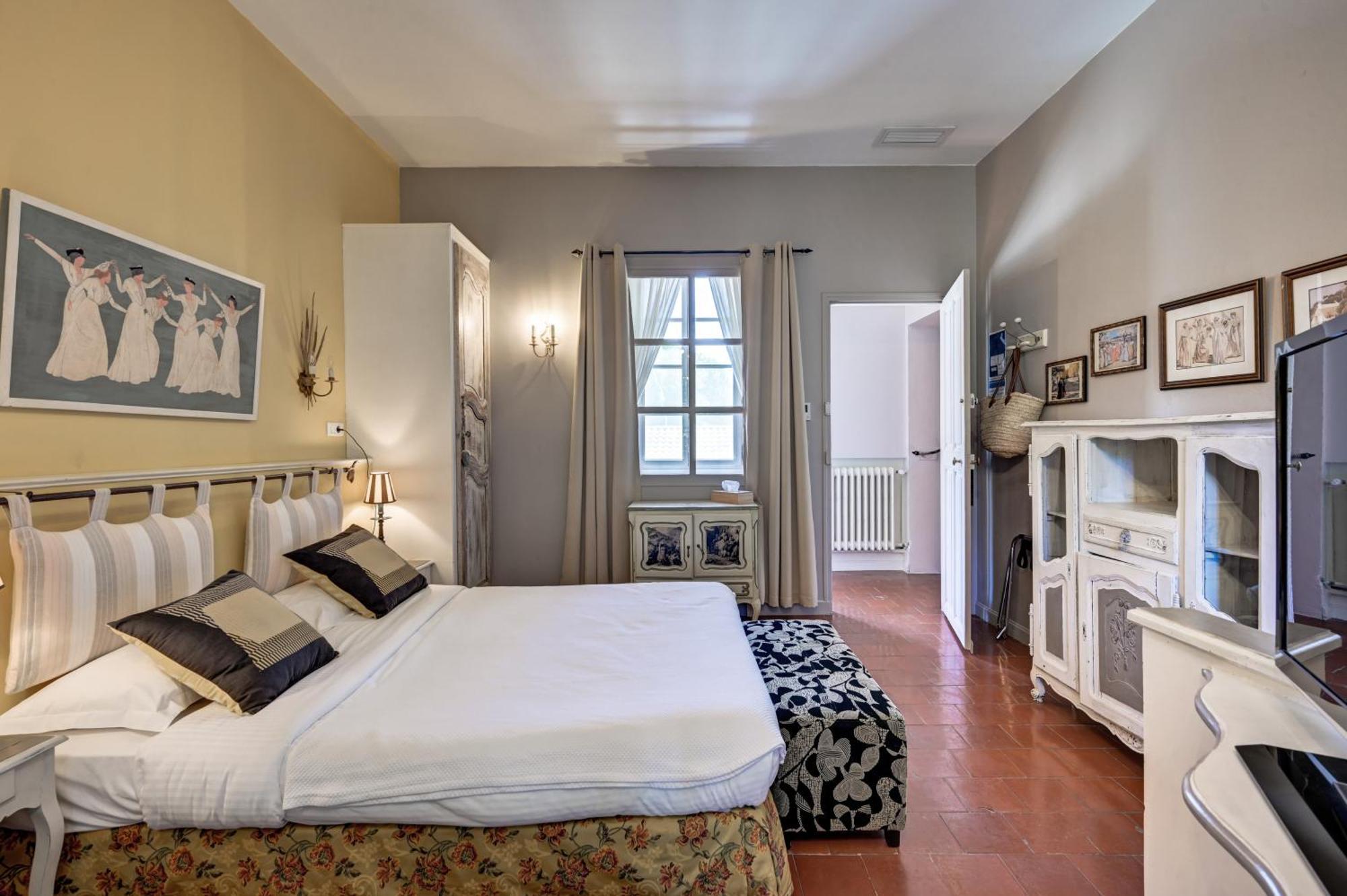 Mas Des Comtes De Provence Hotel Tarascon Bagian luar foto