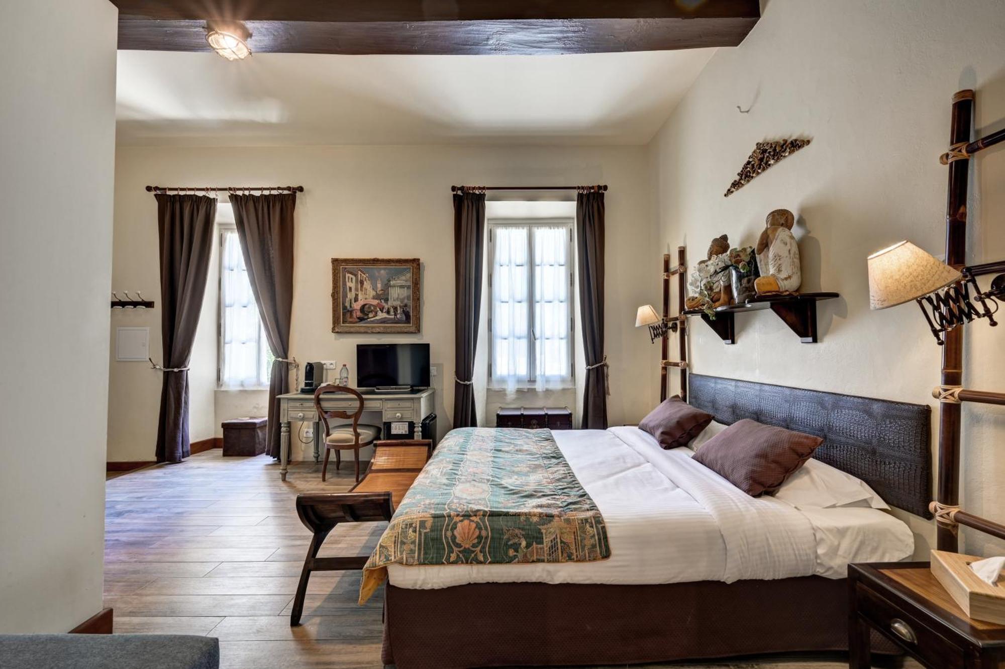 Mas Des Comtes De Provence Hotel Tarascon Bagian luar foto