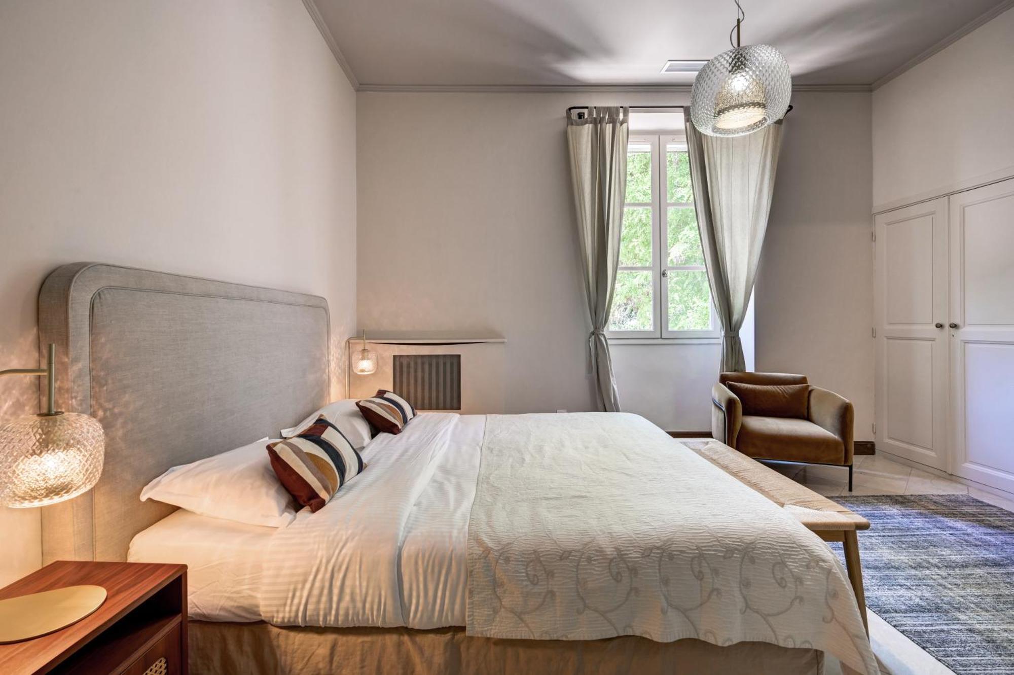 Mas Des Comtes De Provence Hotel Tarascon Bagian luar foto